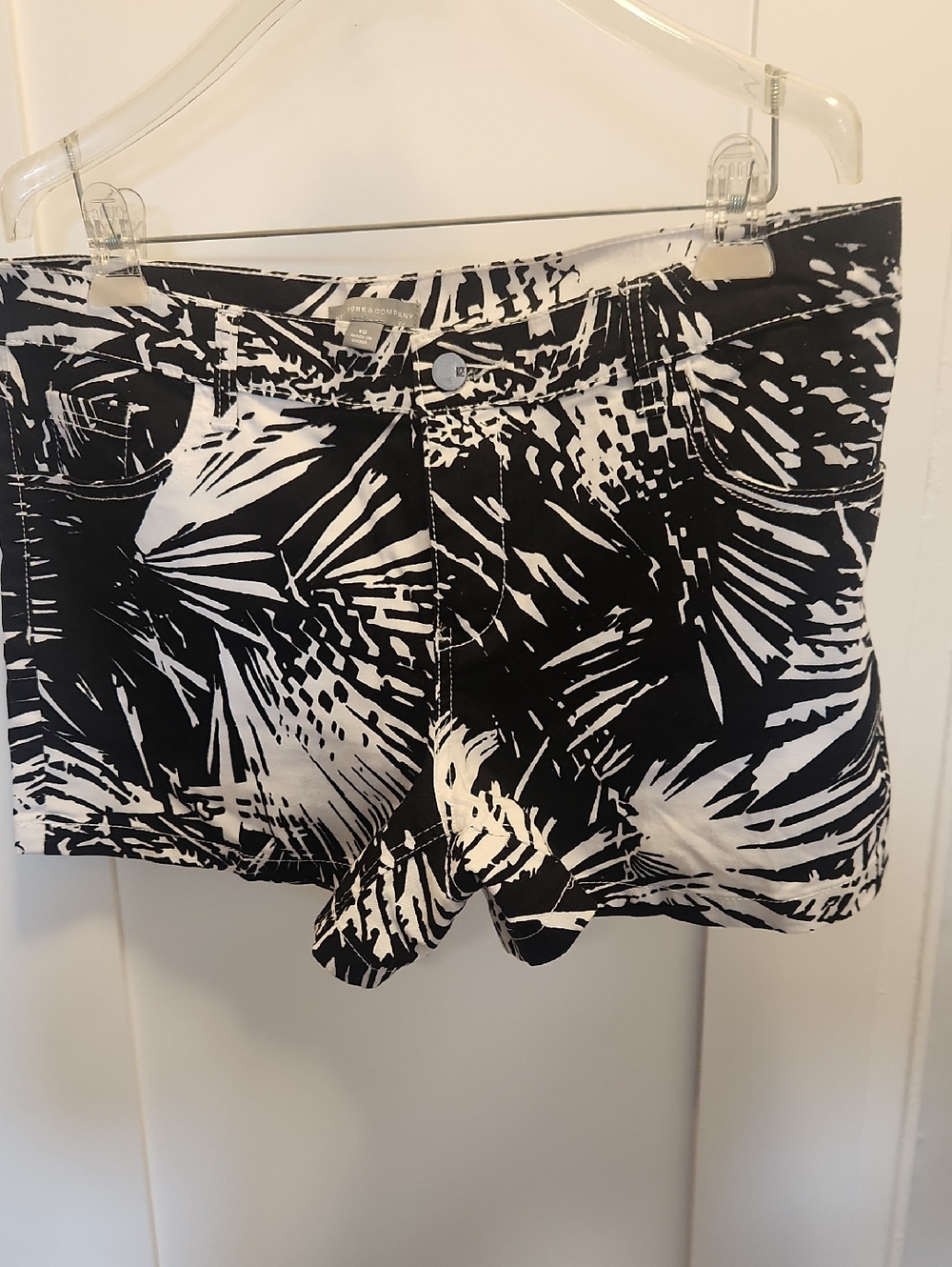 New York & Company Black and White Printed Denim Shorts